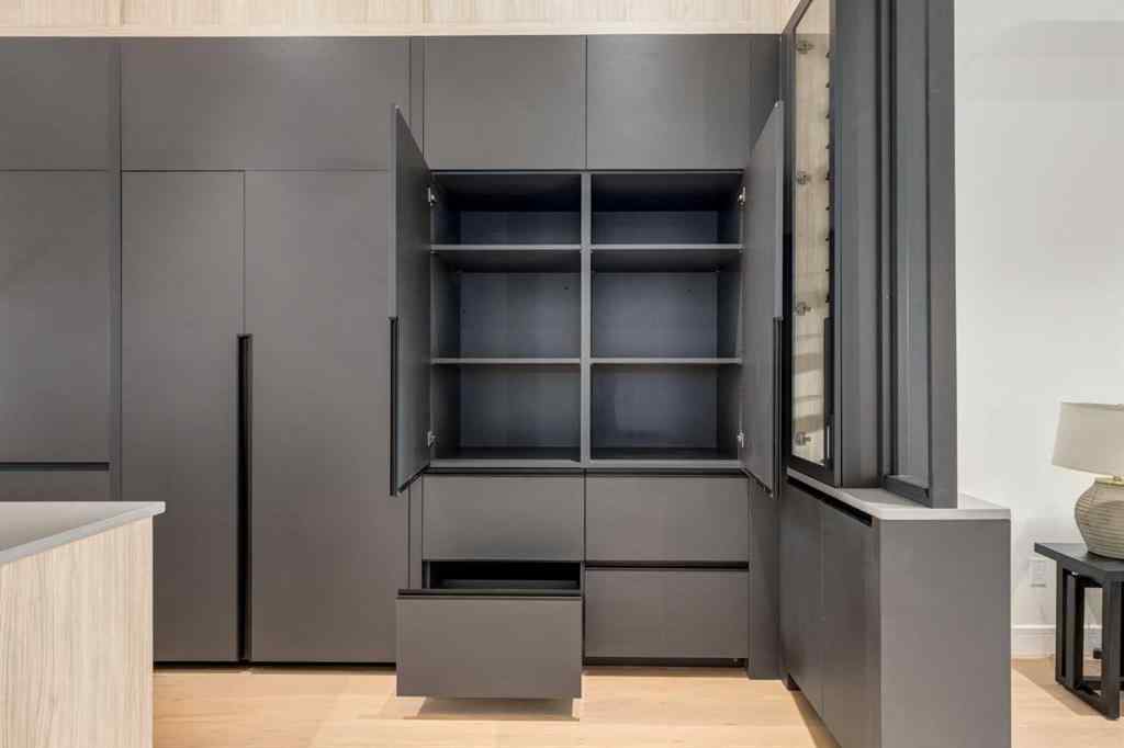 MLS® A2269522 - 637 51 Avenue SW in Windsor Park Calgary, Residential