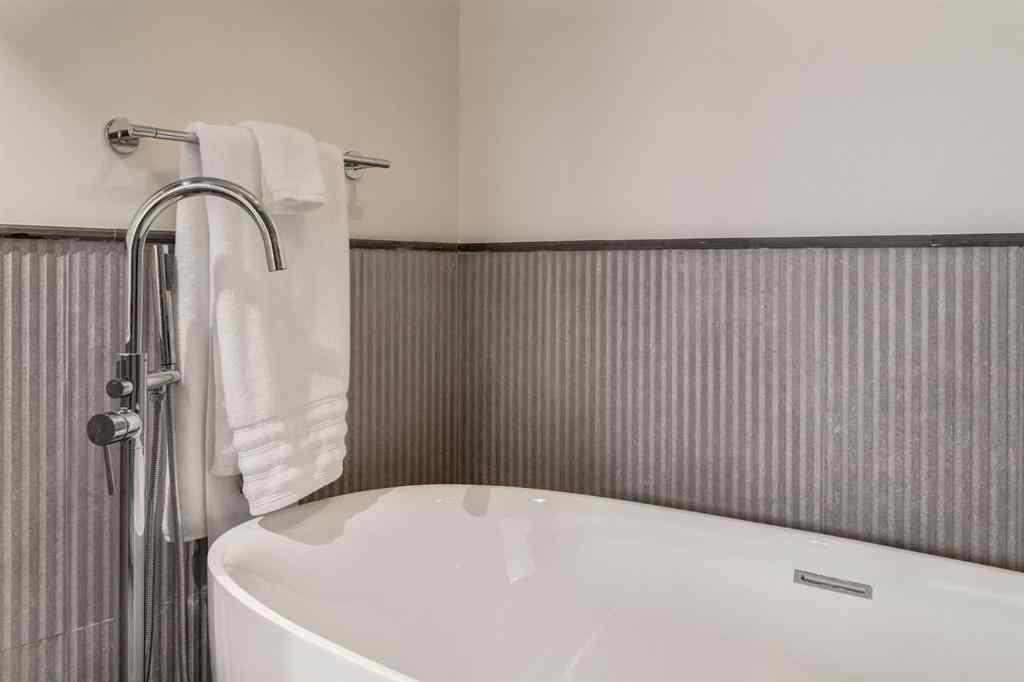 MLS® A2269522 - 637 51 Avenue SW in Windsor Park Calgary, Residential