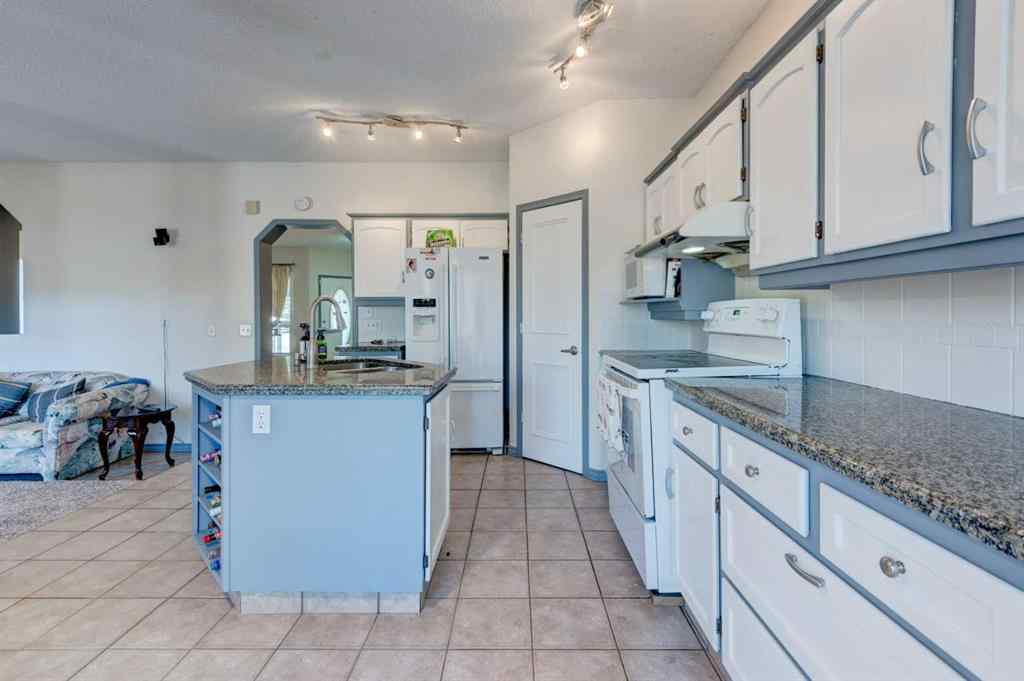 MLS® A2269545 - 414 MT CORNWALL Circle SE in McKenzie Lake Calgary, Residential