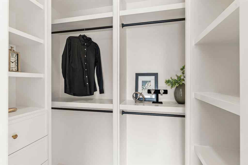 MLS® A2269546 - 2214 12 Avenue NW in Hounsfield Heights/Briar Hill Calgary, Residential