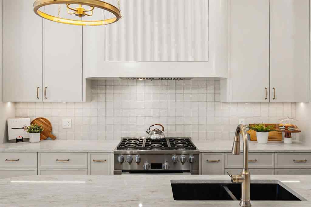 MLS® A2269546 - 2214 12 Avenue NW in Hounsfield Heights/Briar Hill Calgary, Residential