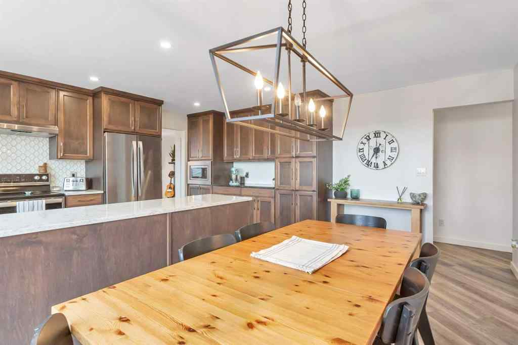 MLS&reg; # A2269548 - 7 Westview Drive  in Fairway Heights Lacombe, Residential Open Houses