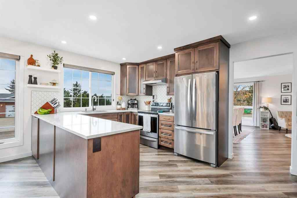 MLS&reg; # A2269548 - 7 Westview Drive  in Fairway Heights Lacombe, Residential Open Houses