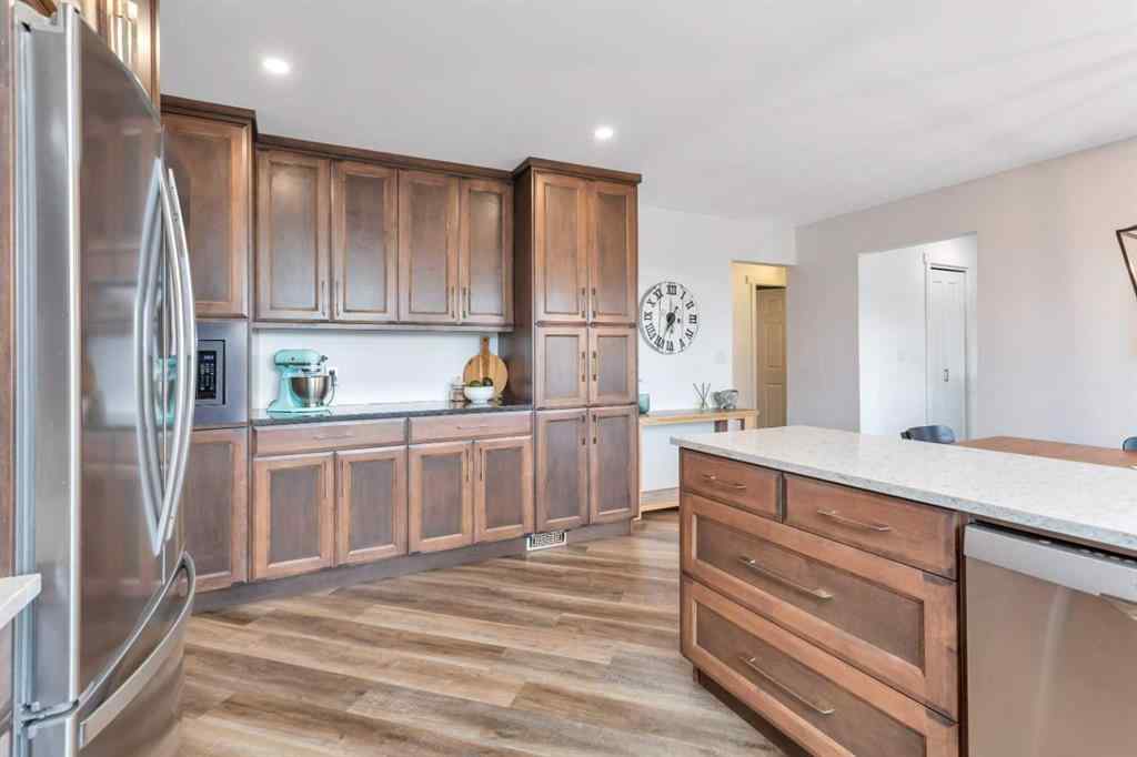 MLS&reg; # A2269548 - 7 Westview Drive  in Fairway Heights Lacombe, Residential Open Houses