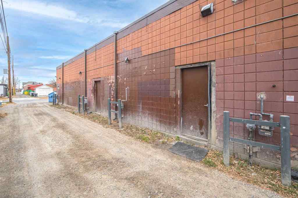 MLS&reg; # A2269555 - 2111 Centre Street NW in Tuxedo Park Calgary, Commercial Open Houses