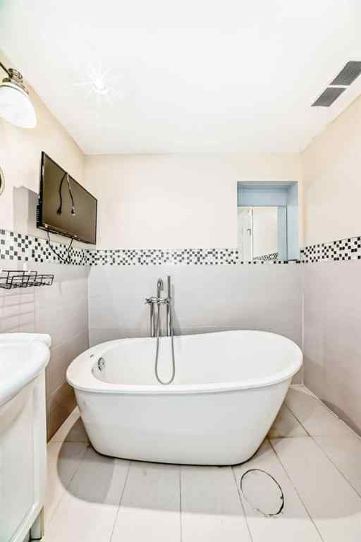 MLS® A2269587 - 130 Braniff Crescent SW in Braeside Calgary, Residential