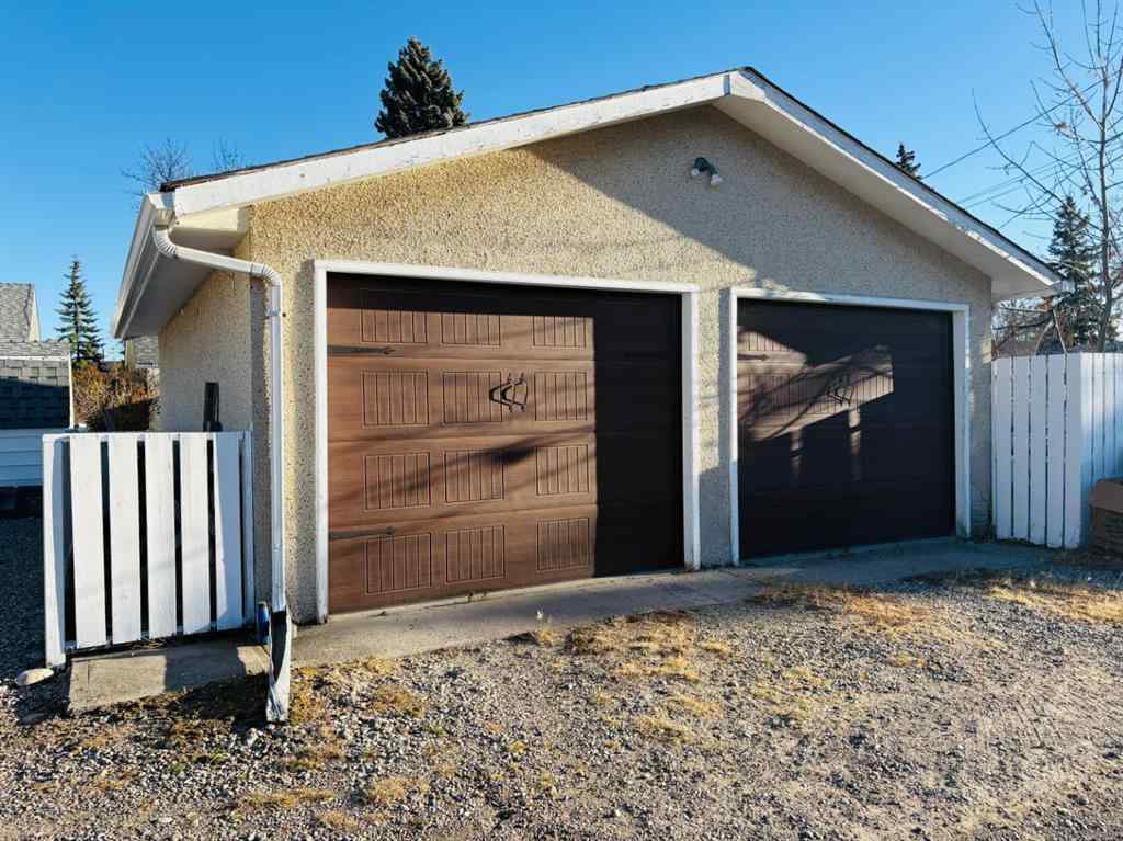 MLS&reg; # A2269591 - 124 Glenpatrick Drive SW in Glenbrook Calgary, Residential Open Houses