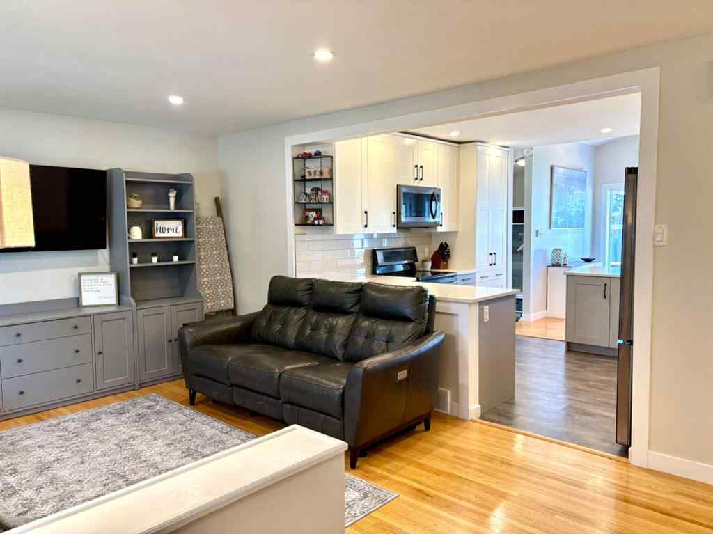 MLS&reg; # A2269591 - 124 Glenpatrick Drive SW in Glenbrook Calgary, Residential Open Houses