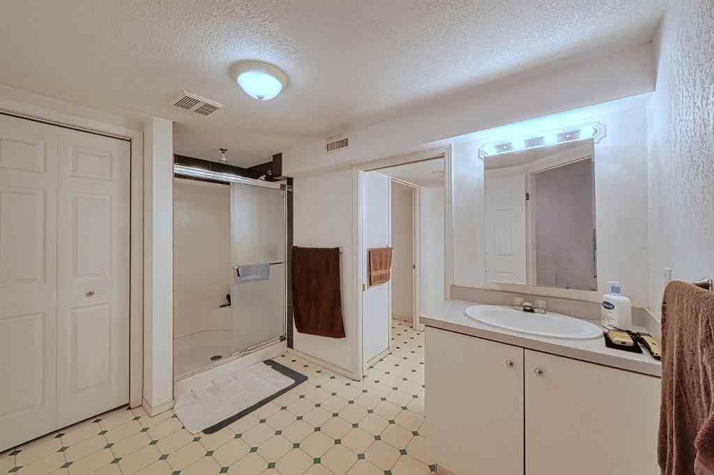 MLS® A2269605 - 3010 8 Street SW in Upper Mount Royal Calgary, Residential