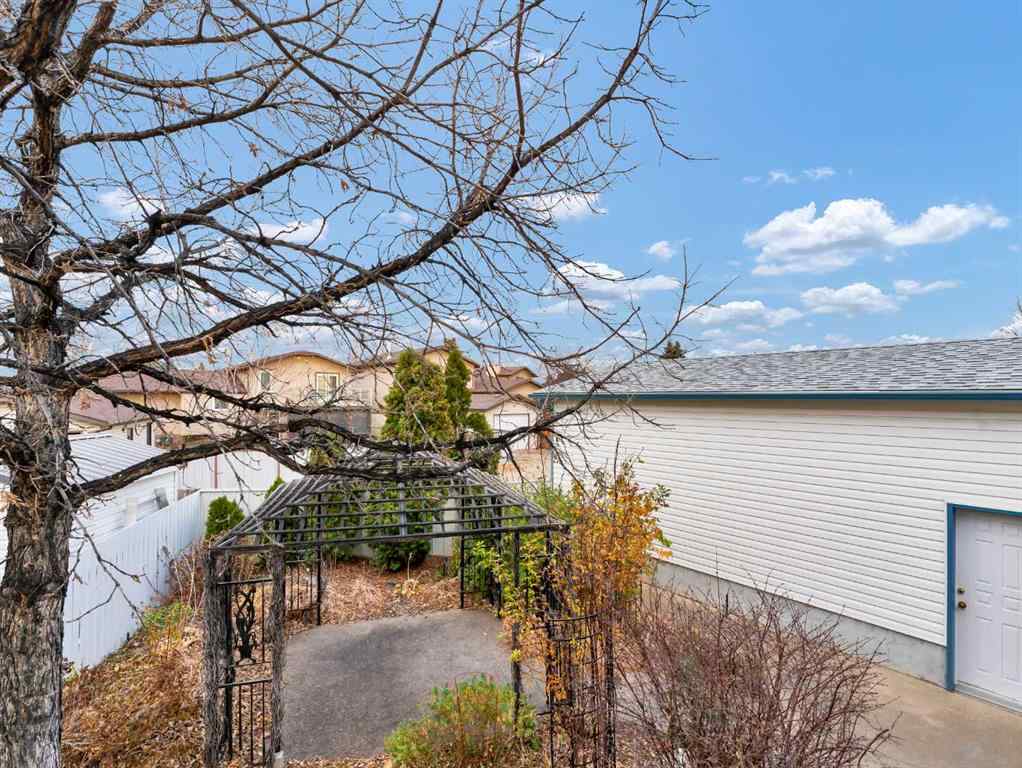 MLS&reg; # A2269610 - 880 Ross Glen Drive SE in Ross Glen Medicine Hat, Residential Open Houses