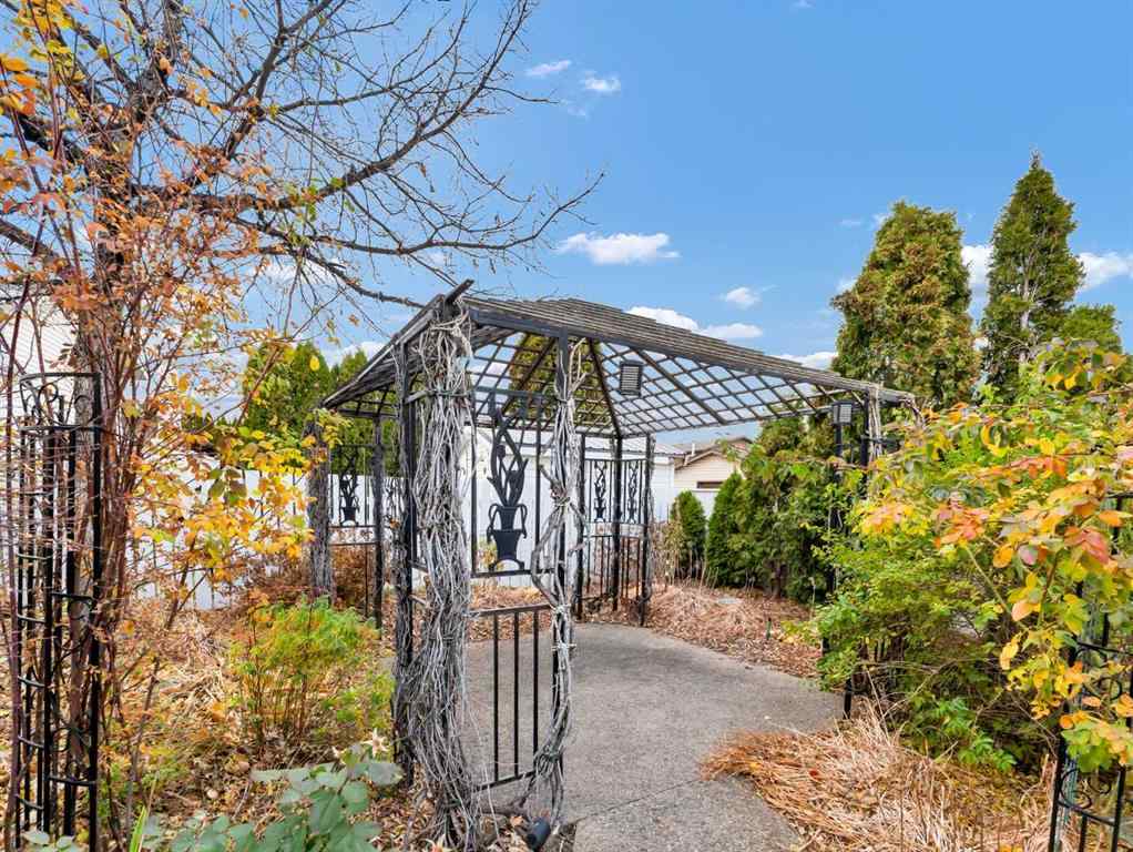 MLS&reg; # A2269610 - 880 Ross Glen Drive SE in Ross Glen Medicine Hat, Residential Open Houses