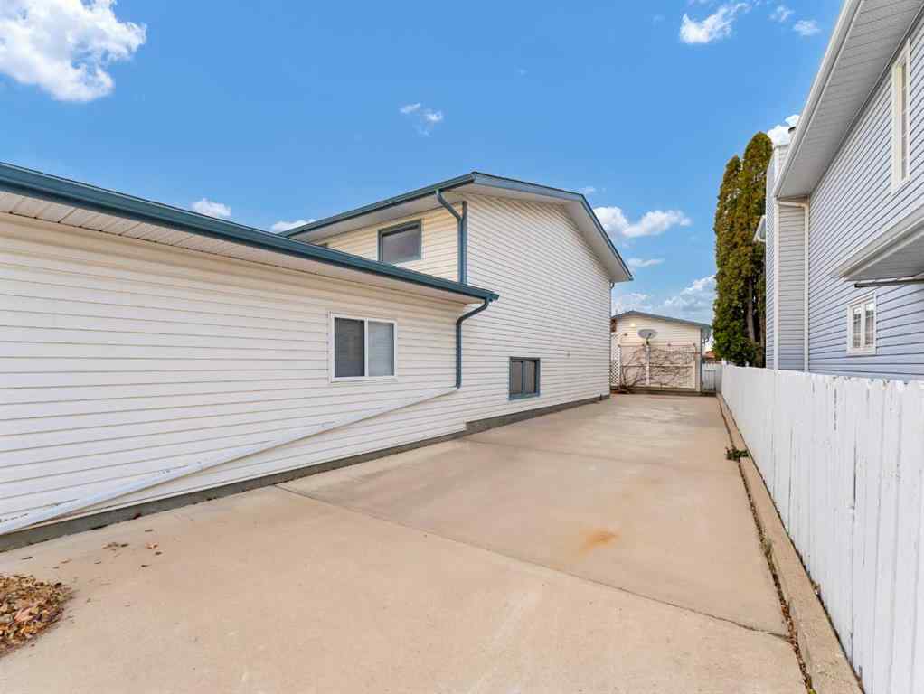 MLS&reg; # A2269610 - 880 Ross Glen Drive SE in Ross Glen Medicine Hat, Residential Open Houses