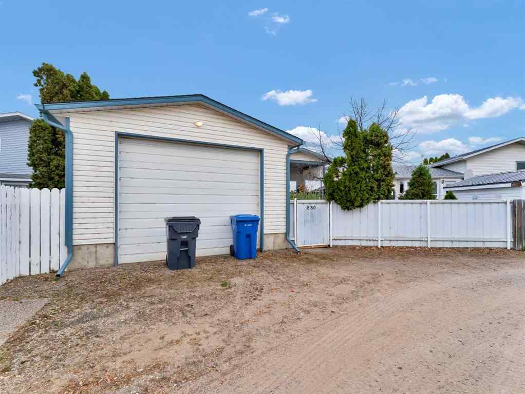 MLS&reg; # A2269610 - 880 Ross Glen Drive SE in Ross Glen Medicine Hat, Residential Open Houses