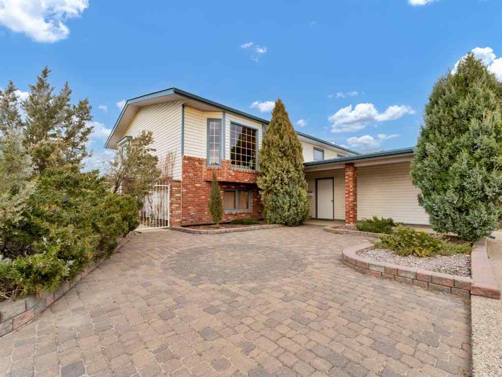 MLS&reg; # A2269610 - 880 Ross Glen Drive SE in Ross Glen Medicine Hat, Residential Open Houses