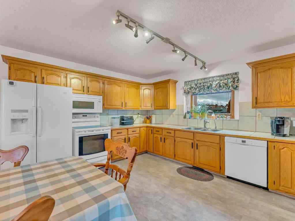 MLS&reg; # A2269610 - 880 Ross Glen Drive SE in Ross Glen Medicine Hat, Residential Open Houses