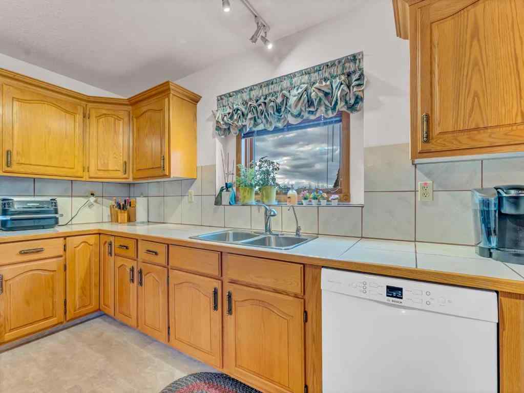 MLS&reg; # A2269610 - 880 Ross Glen Drive SE in Ross Glen Medicine Hat, Residential Open Houses