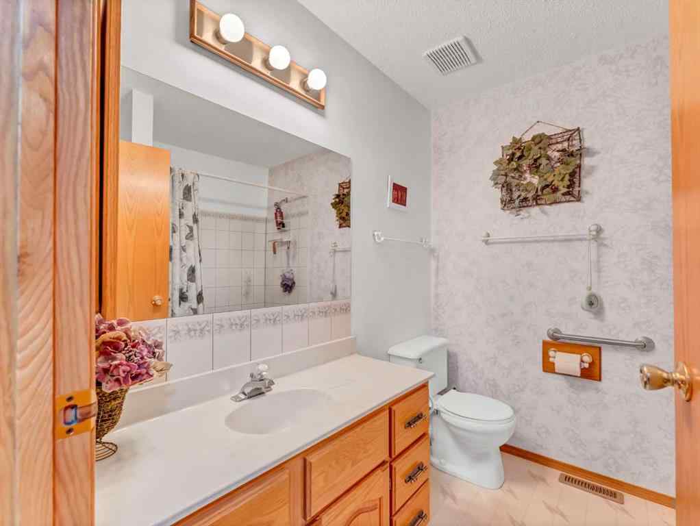 MLS&reg; # A2269610 - 880 Ross Glen Drive SE in Ross Glen Medicine Hat, Residential Open Houses