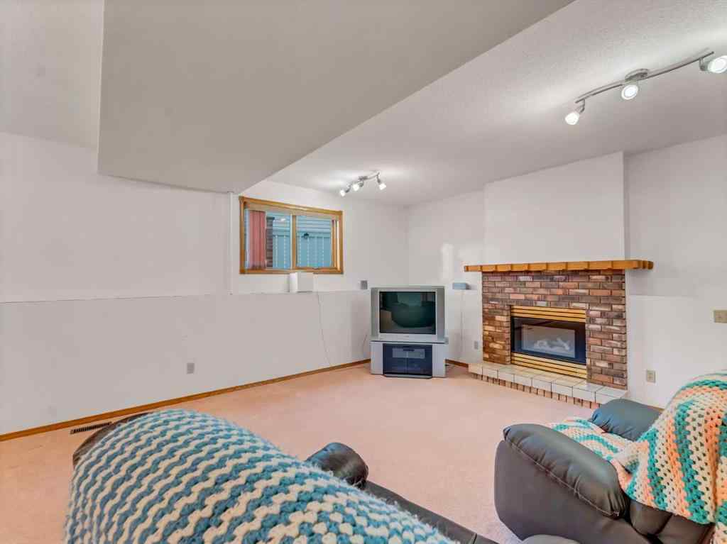 MLS&reg; # A2269610 - 880 Ross Glen Drive SE in Ross Glen Medicine Hat, Residential Open Houses