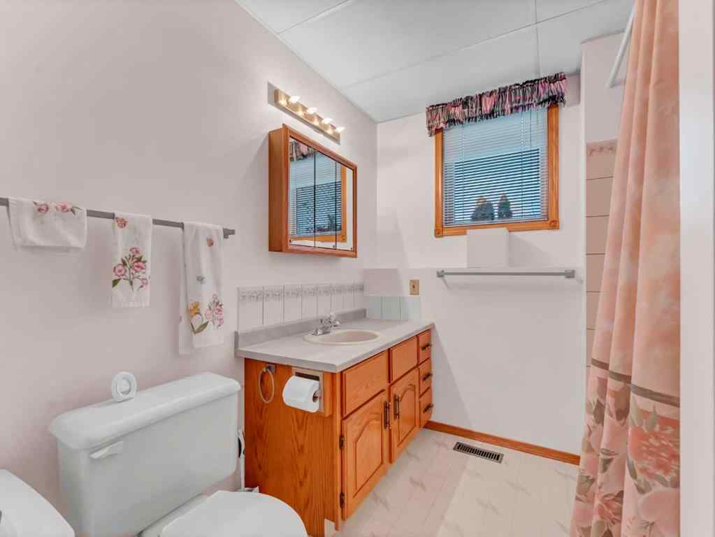 MLS&reg; # A2269610 - 880 Ross Glen Drive SE in Ross Glen Medicine Hat, Residential Open Houses