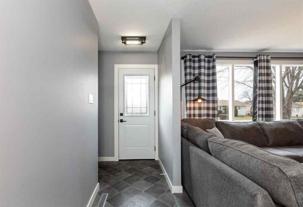 MLS&reg; # A2269633 - 5008 39 Street  in Southeast Innisfail Innisfail, Residential Open Houses