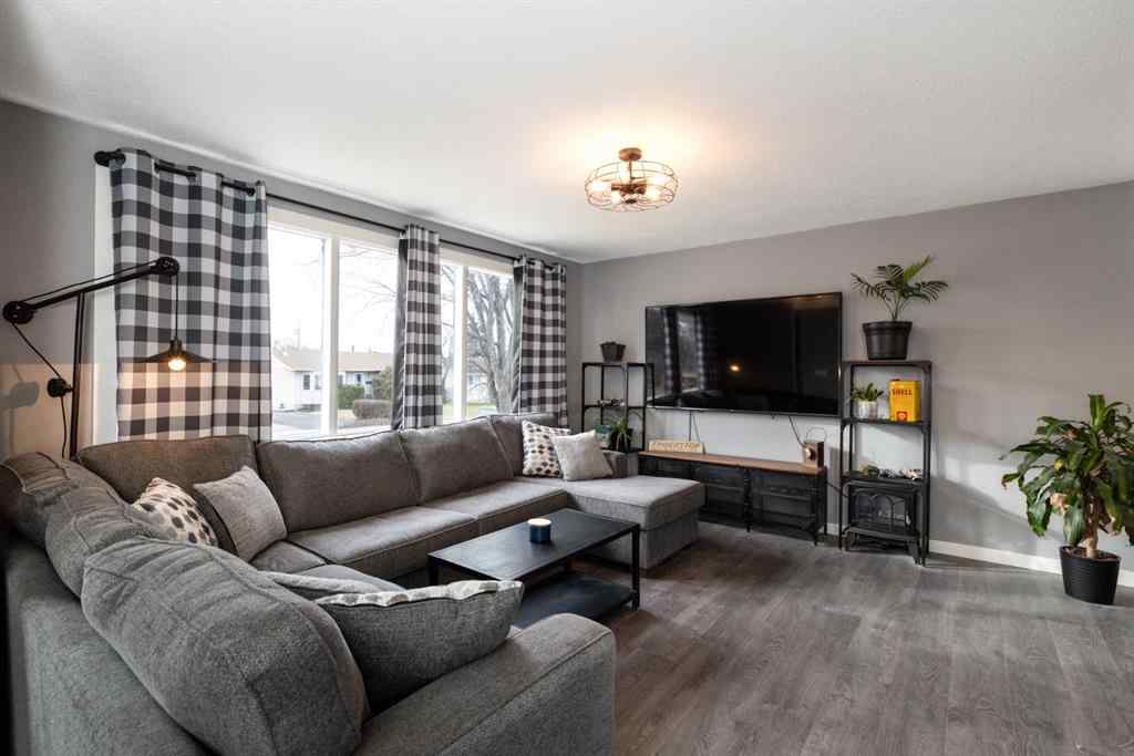 MLS&reg; # A2269633 - 5008 39 Street  in Southeast Innisfail Innisfail, Residential Open Houses