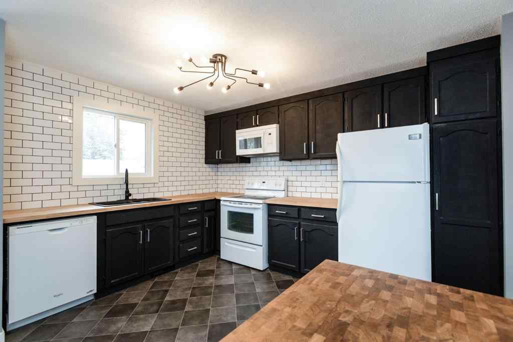 MLS&reg; # A2269633 - 5008 39 Street  in Southeast Innisfail Innisfail, Residential Open Houses
