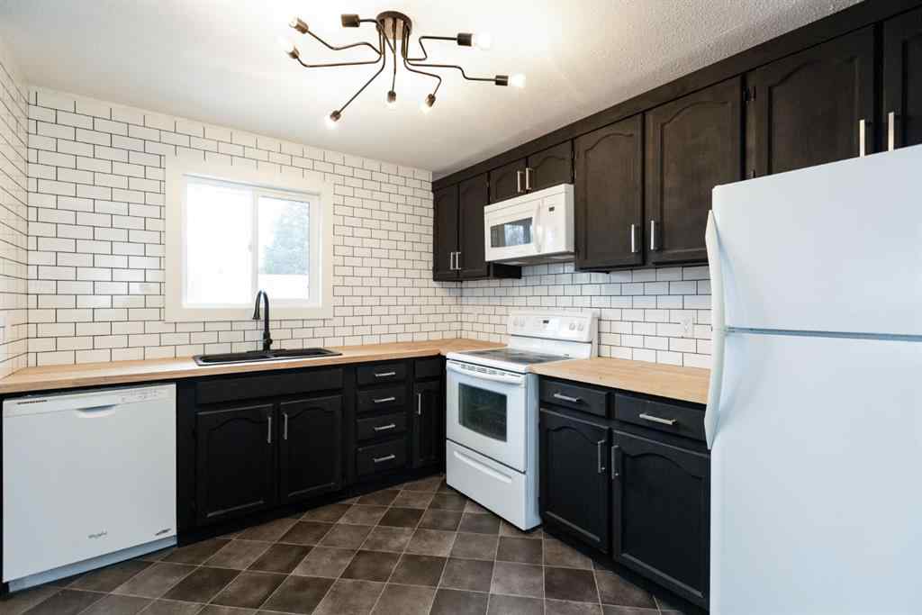 MLS&reg; # A2269633 - 5008 39 Street  in Southeast Innisfail Innisfail, Residential Open Houses