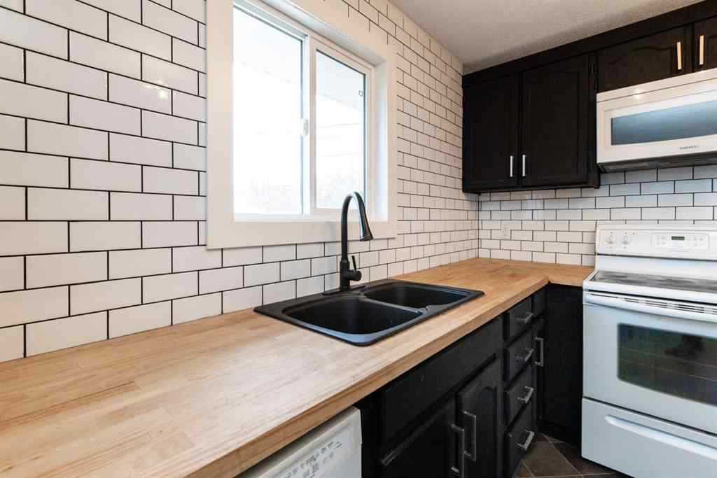 MLS&reg; # A2269633 - 5008 39 Street  in Southeast Innisfail Innisfail, Residential Open Houses