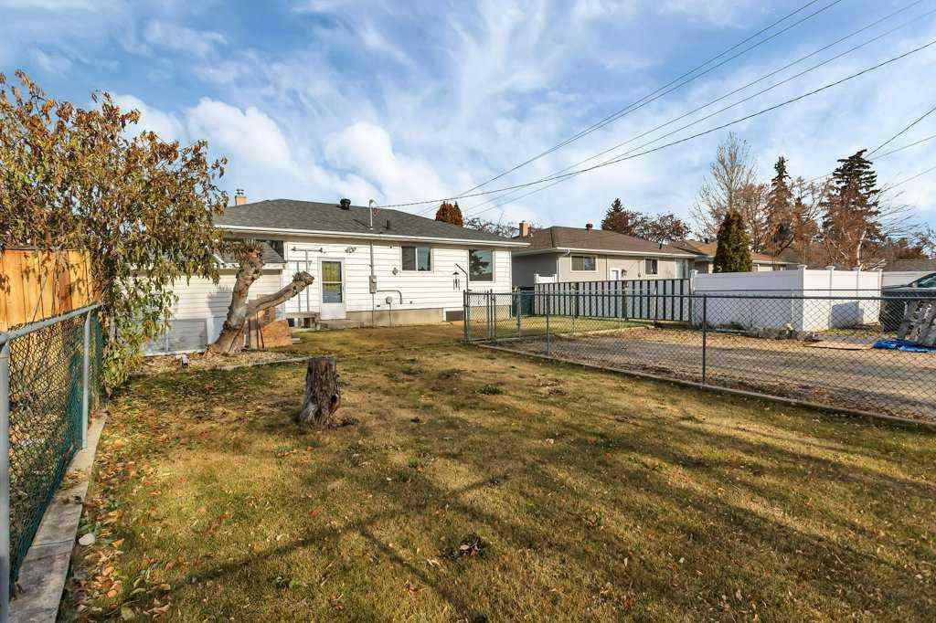 MLS&reg; # A2269635 - 5537 35 Street  in West Park Red Deer, Residential Open Houses