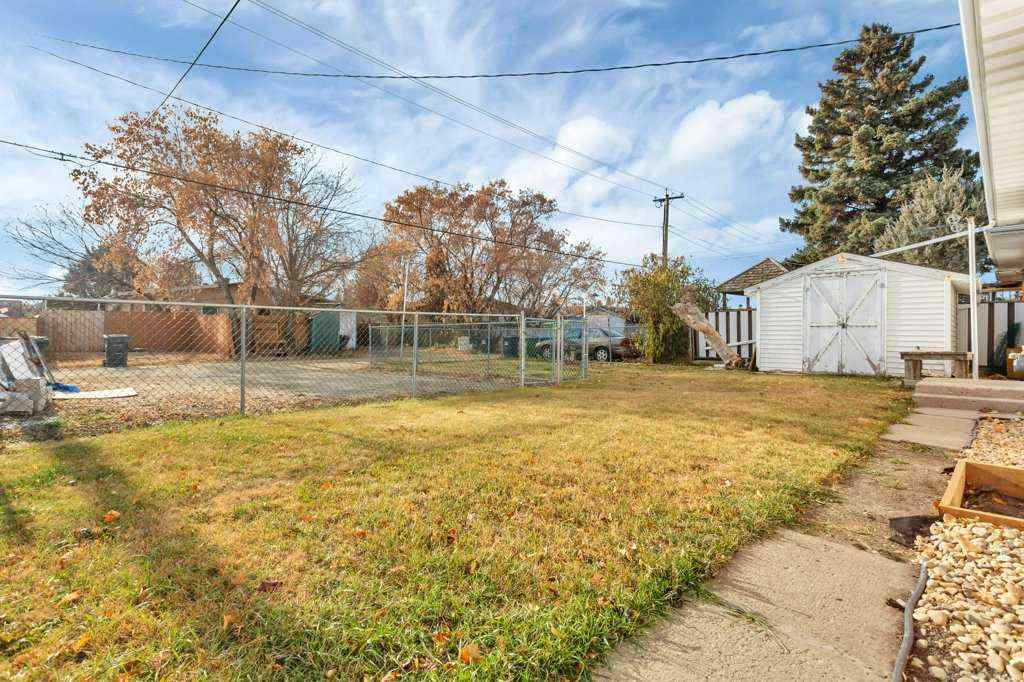 MLS&reg; # A2269635 - 5537 35 Street  in West Park Red Deer, Residential Open Houses