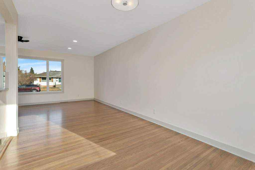 MLS&reg; # A2269635 - 5537 35 Street  in West Park Red Deer, Residential Open Houses