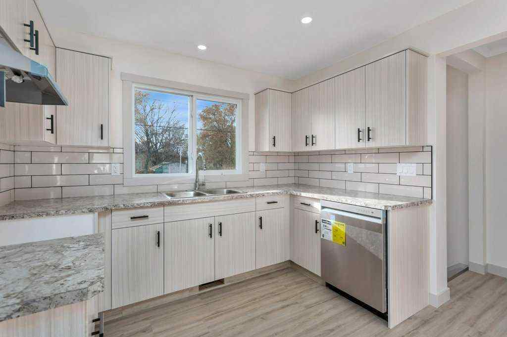 MLS&reg; # A2269635 - 5537 35 Street  in West Park Red Deer, Residential Open Houses