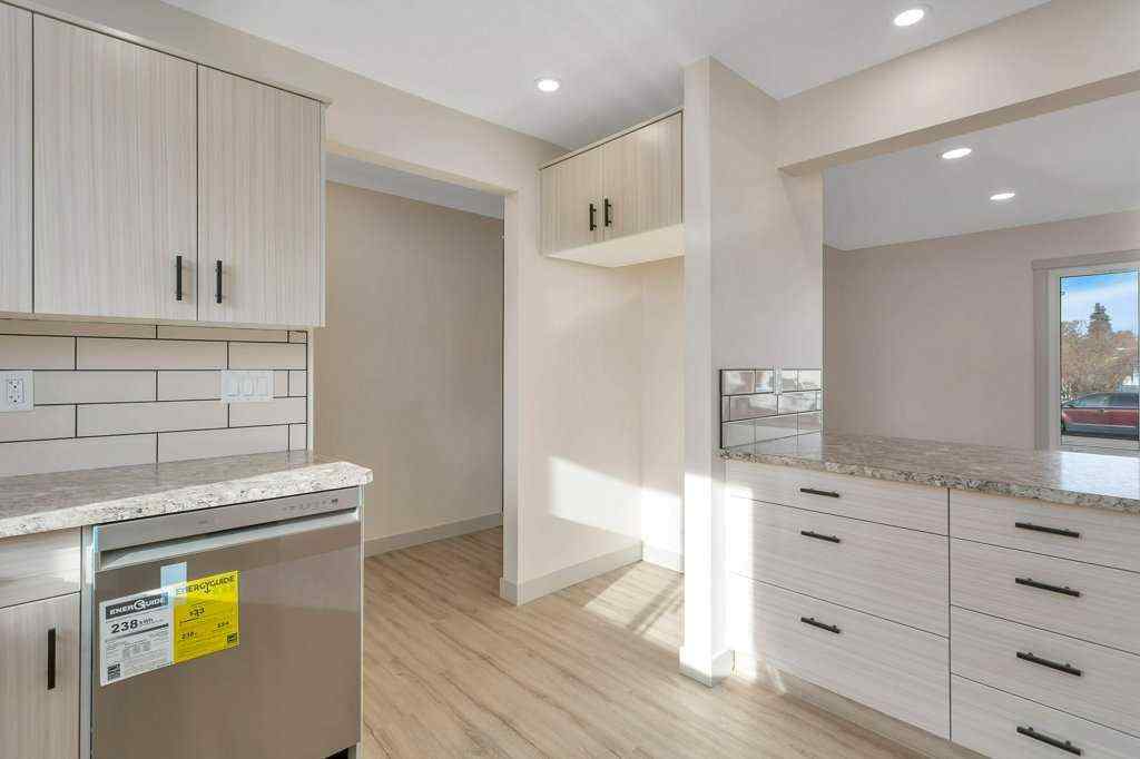 MLS&reg; # A2269635 - 5537 35 Street  in West Park Red Deer, Residential Open Houses