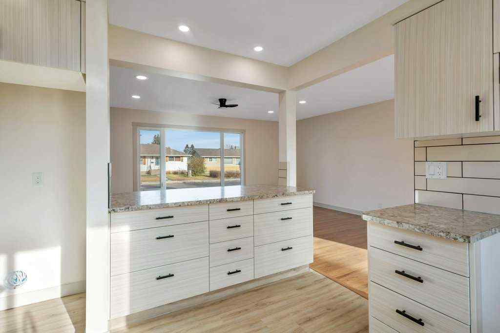 MLS&reg; # A2269635 - 5537 35 Street  in West Park Red Deer, Residential Open Houses