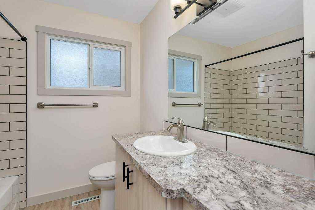 MLS&reg; # A2269635 - 5537 35 Street  in West Park Red Deer, Residential Open Houses