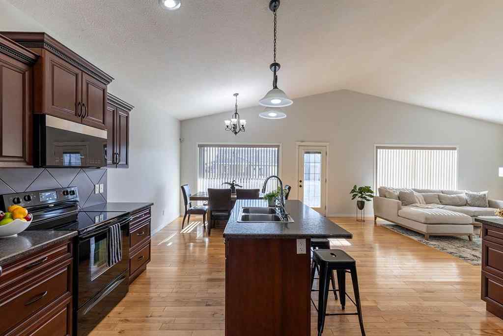 MLS&reg; # A2269651 - 331 Stratton Road SE in SE Southridge Medicine Hat, Residential Open Houses