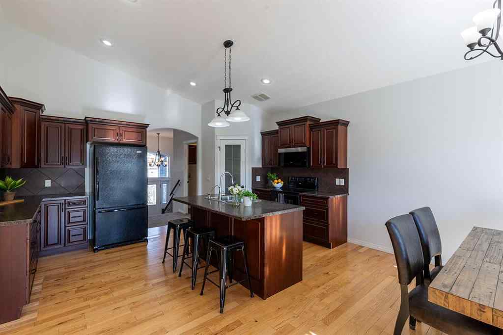 MLS&reg; # A2269651 - 331 Stratton Road SE in SE Southridge Medicine Hat, Residential Open Houses