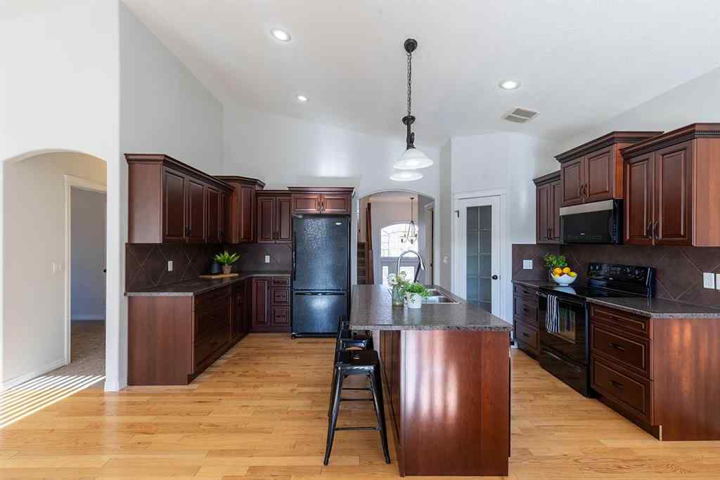 MLS&reg; # A2269651 - 331 Stratton Road SE in SE Southridge Medicine Hat, Residential Open Houses