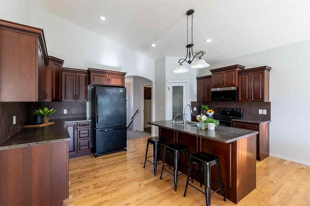 MLS&reg; # A2269651 - 331 Stratton Road SE in SE Southridge Medicine Hat, Residential Open Houses