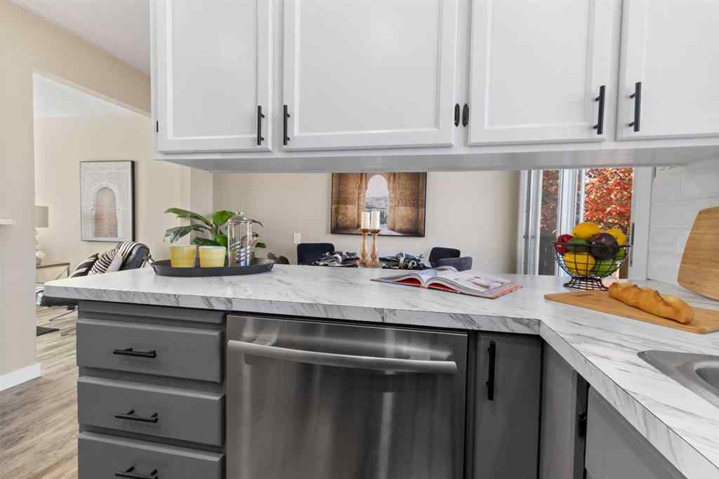 MLS&reg; # A2269656 - 4011 53 Avenue  in Southwest Innisfail Innisfail, Residential Open Houses