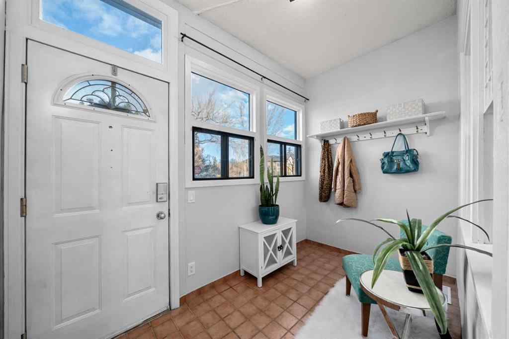 MLS® A2269657 - 207 31 Avenue NW in Tuxedo Park Calgary, Residential