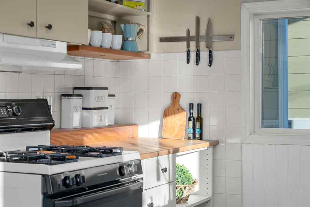 MLS® A2269657 - 207 31 Avenue NW in Tuxedo Park Calgary, Residential