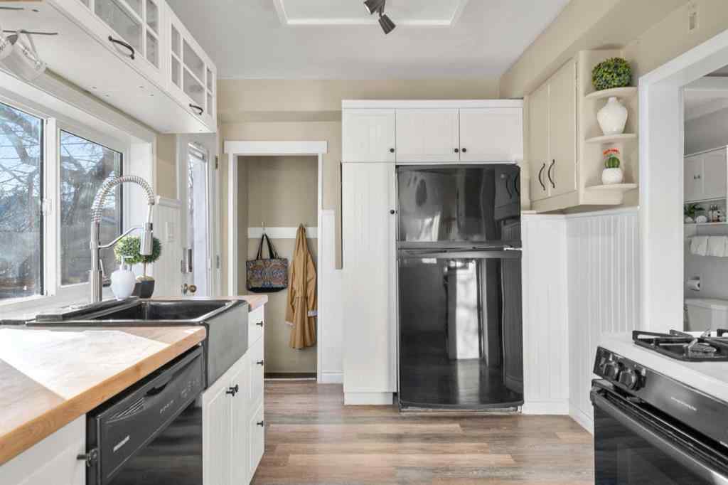 MLS® A2269657 - 207 31 Avenue NW in Tuxedo Park Calgary, Residential