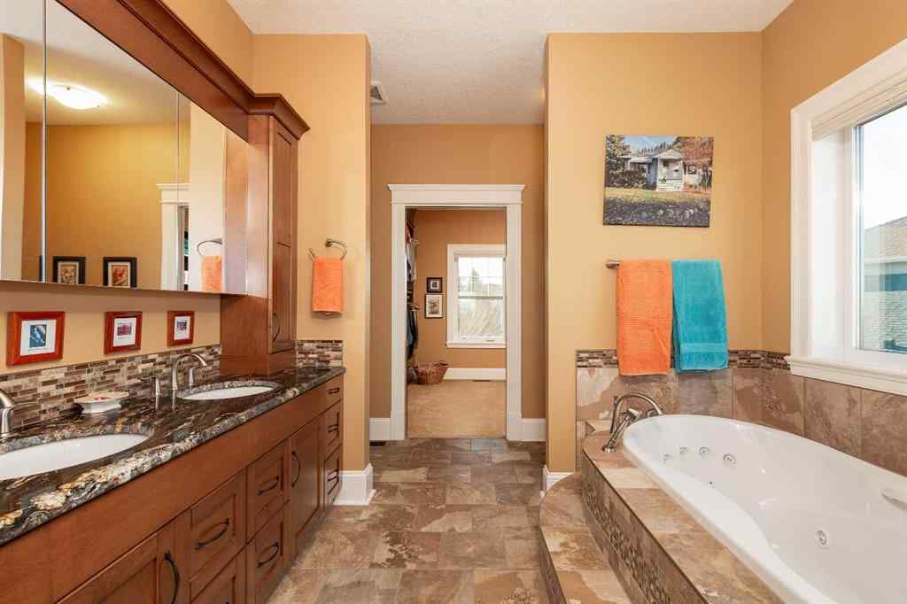 MLS® A2269658 - 124 Canyoncrest Point W in The Canyons Lethbridge, Residential