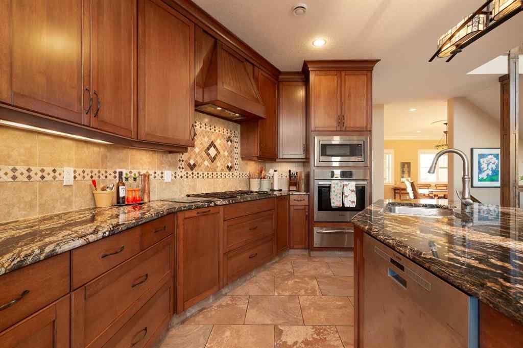 MLS® A2269658 - 124 Canyoncrest Point W in The Canyons Lethbridge, Residential