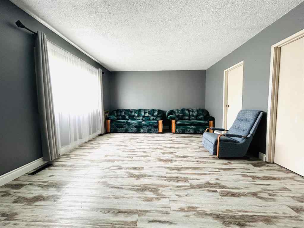 MLS&reg; # A2269694 - 106 3 Avenue E in NONE Oyen, Residential Open Houses