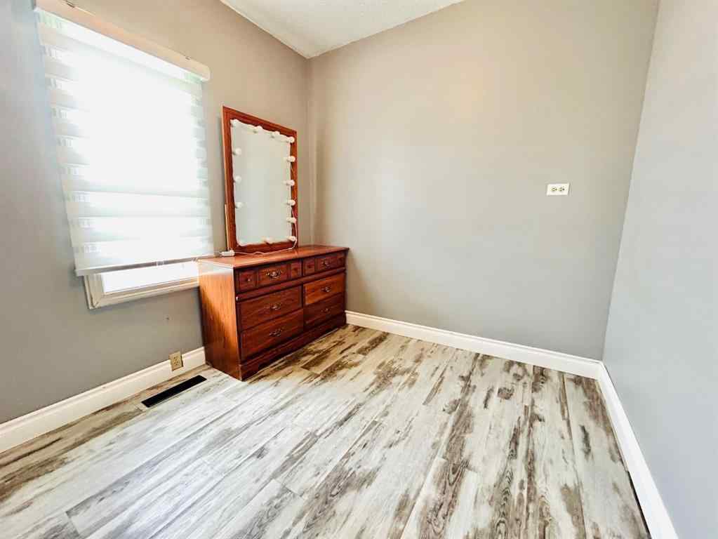 MLS&reg; # A2269694 - 106 3 Avenue E in NONE Oyen, Residential Open Houses