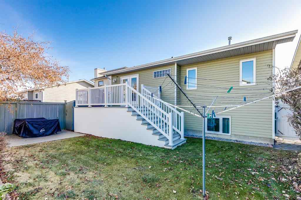 MLS® A2269704 - 1808 Meadowbrook Gate SE in Meadowbrook Airdrie, Residential