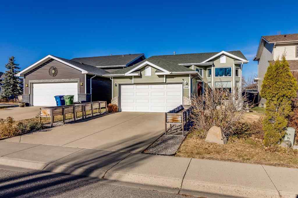 MLS® A2269704 - 1808 Meadowbrook Gate SE in Meadowbrook Airdrie, Residential