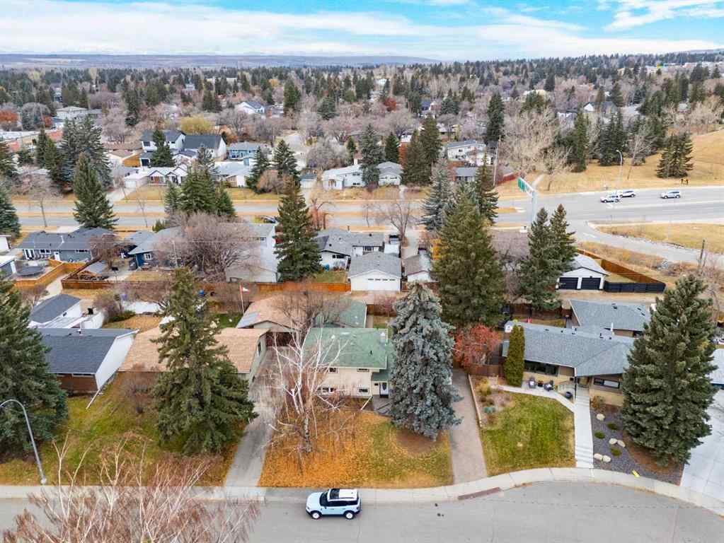 MLS® A2269733 - 6407 Lombardy Crescent SW in North Glenmore Park Calgary, Residential